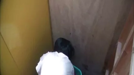पति देखता है एक काले आदमी अपनी सेक्सी पत्नी के गधे को चूम सेक्सी मूवी बीएफ