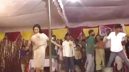 गधा में दो काले लोग सेक्सी बीएफ हिंदी मूवी कमबख्त, उसके प्रेमी चुंबन।