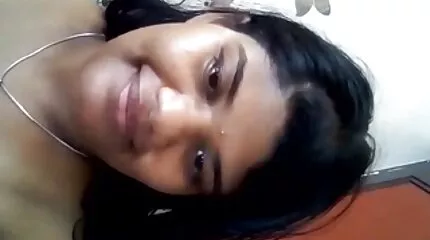 बछिया के साथ छोटे स्तन में बीएफ फिल्म सेक्सी मूवी चॉकलेट आँखें