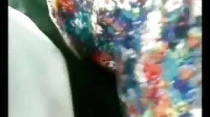 वह एक कार में धूम्रपान करने के बाद घर पर एक गोरा गधा बीएफ मूवी सेक्सी में चूमा